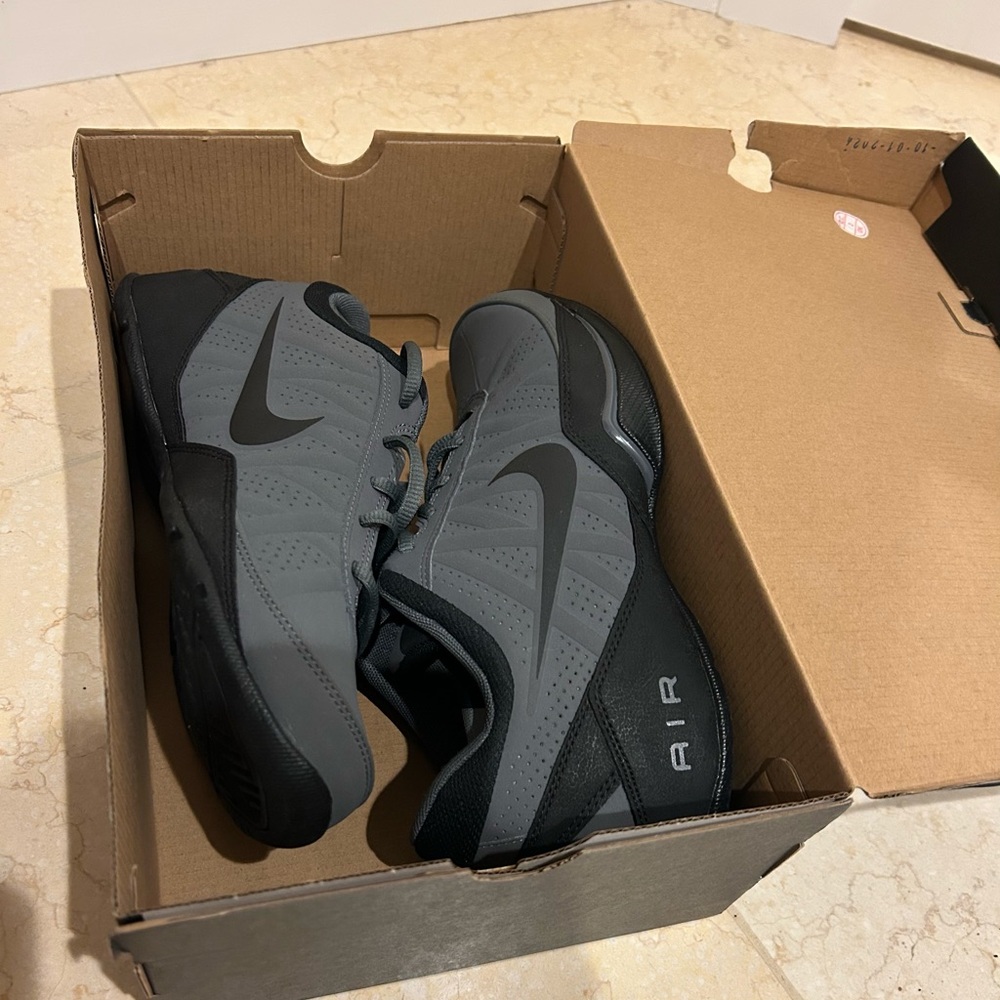 Brand New Nike Air Ring Leader low basketball shoe size 7